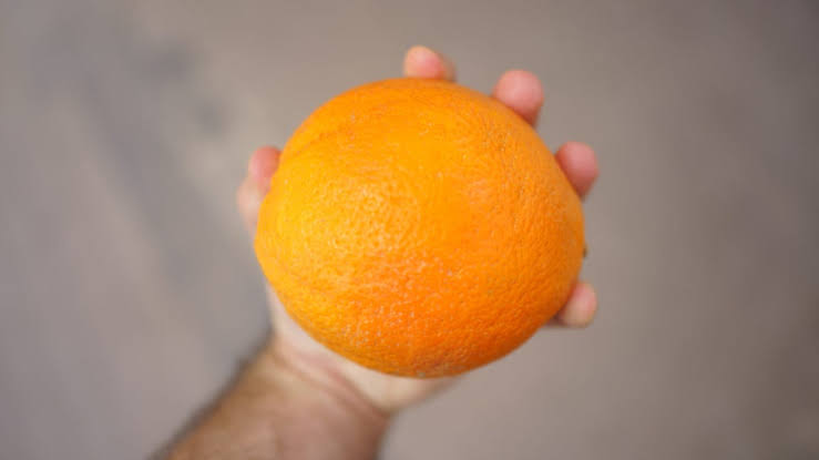 رؤيا البرتقال للعزباء